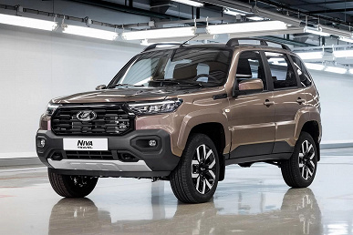 Опубликованы официальные фото Lada Azimut и новой Lada Niva Travel. Lada Azimut показали внутри и снаружи, он получит «автомат»